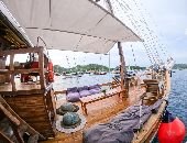 Sailing Komodo Phinisi Boat